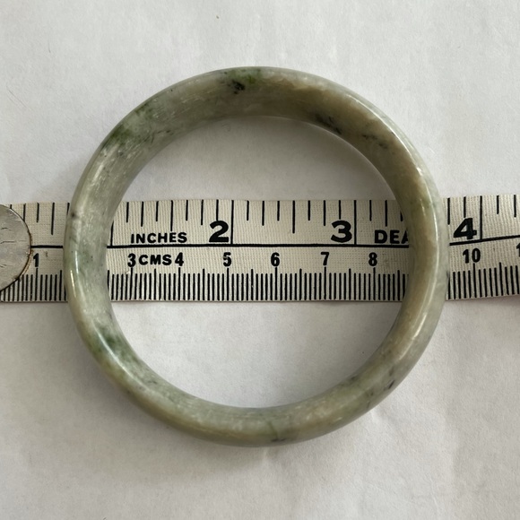 Light and dark green jade bangle - Picture 3 of 10